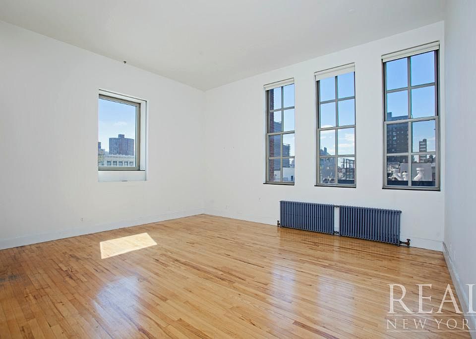 1st image of 130 Orchard St Ph 2