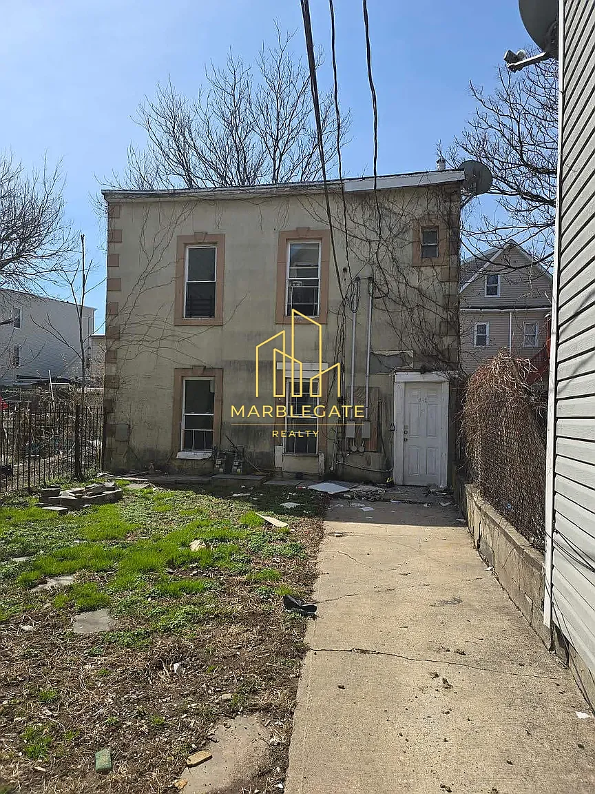 2 bed, 850 sqft, $1,495 — Photo 1
