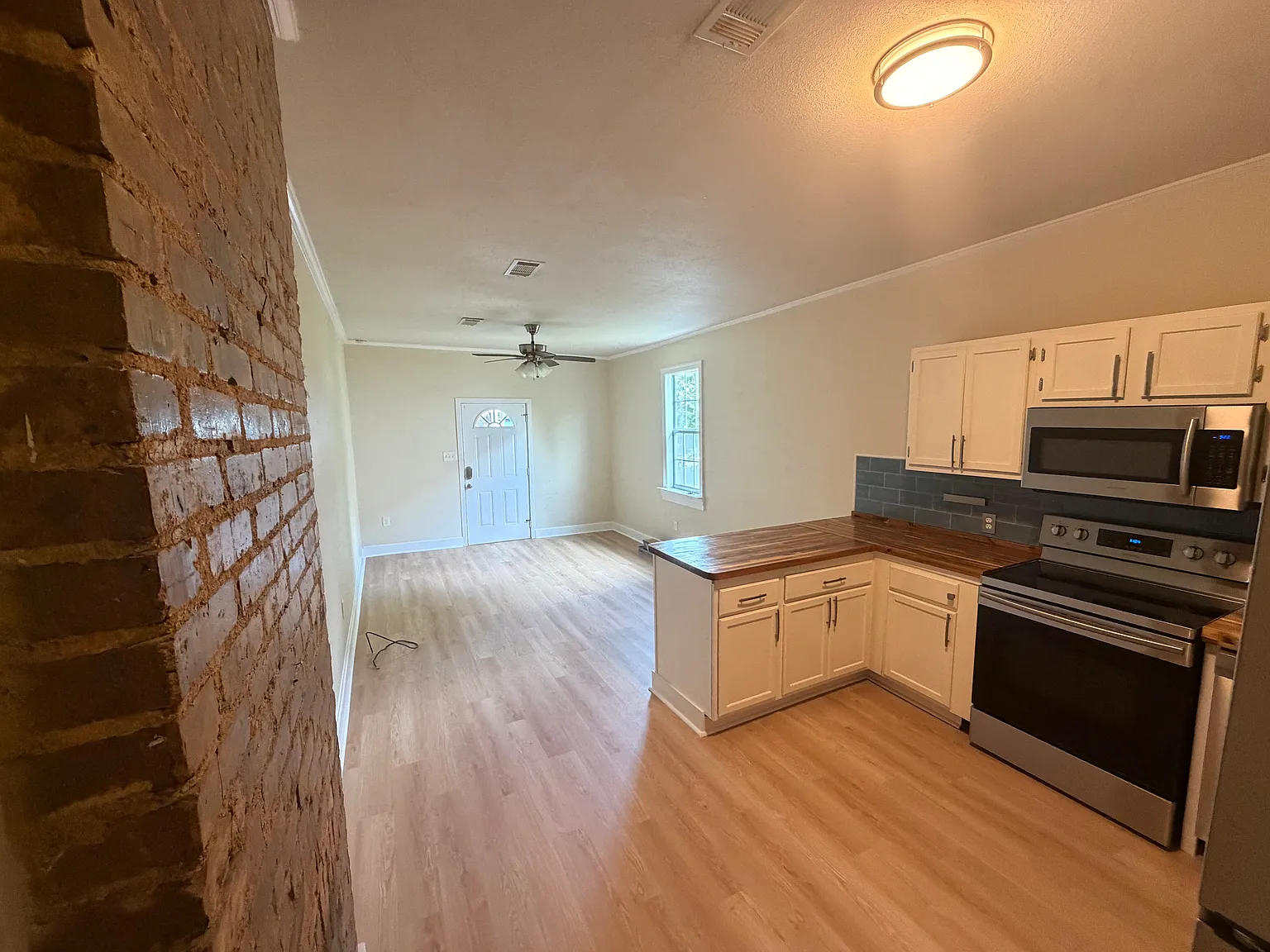 2 bed, 800 sqft, $1,500 — Photo 3