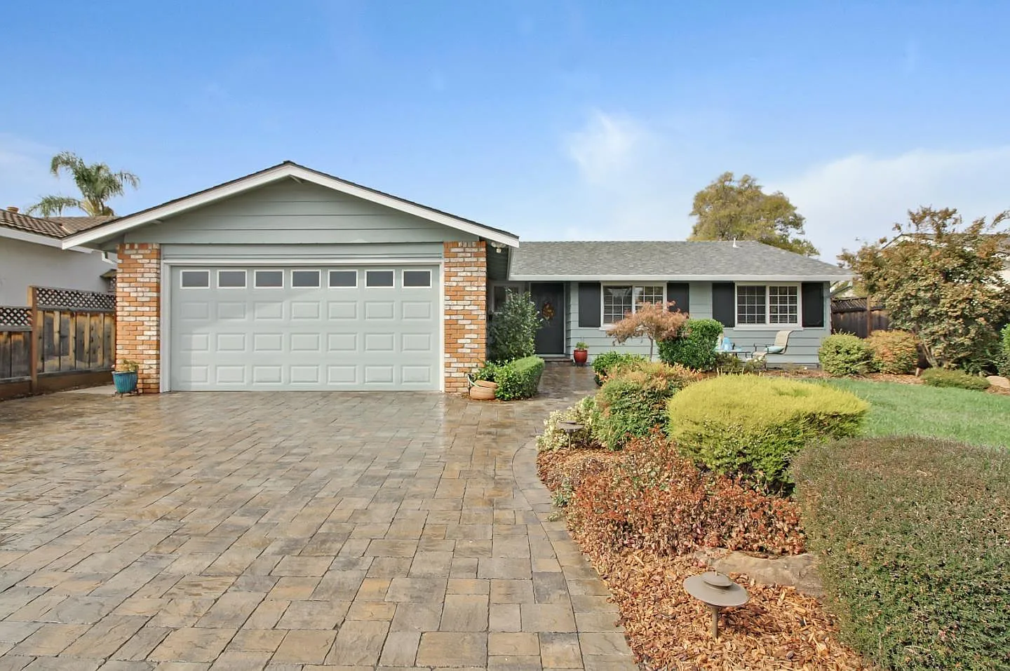 5293 Roxanne Dr photo 1