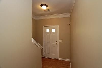 4th image of 943 Abbey Park Way