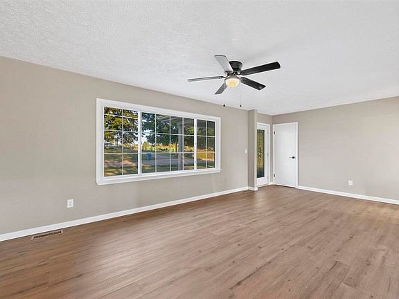 5th image of 540 Lexington Dr