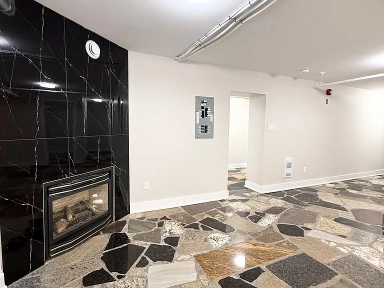 325 Cooper St #15-A — Photo 3