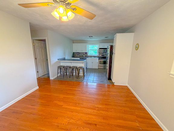 3rd image of 218 Varnelle Ave