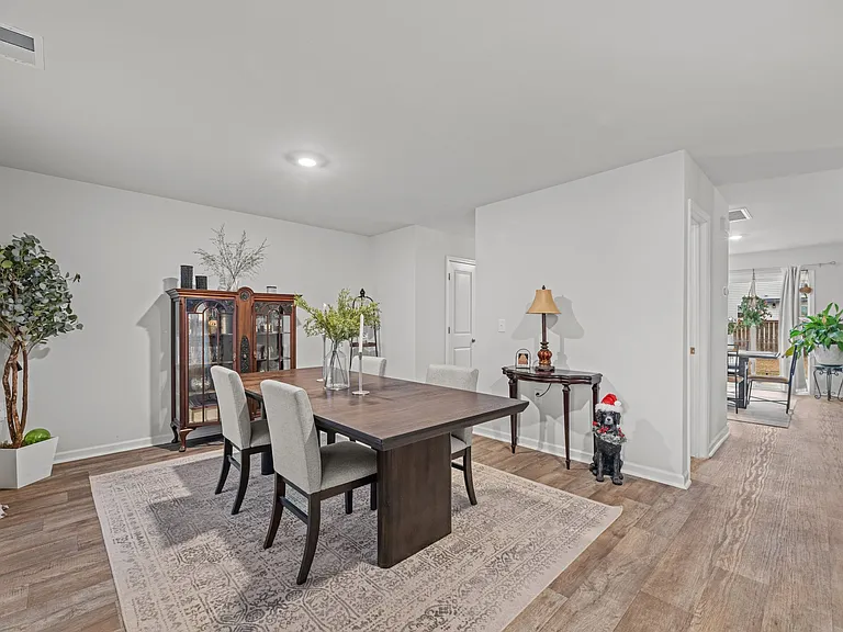 301 Ginger Dr — Photo 13