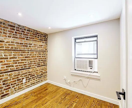 4th image of 215 E 3rd St #1P