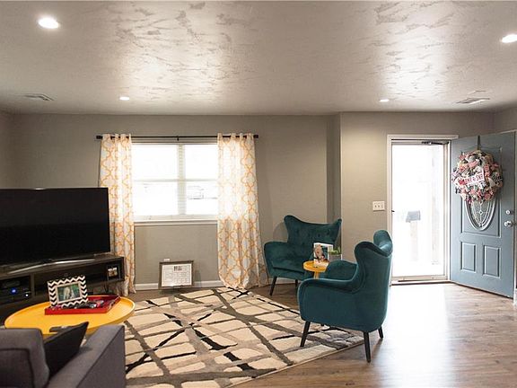 3rd image of 118 Oakside Dr