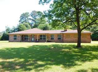 101 Lane Dr, Gladewater, TX 75647