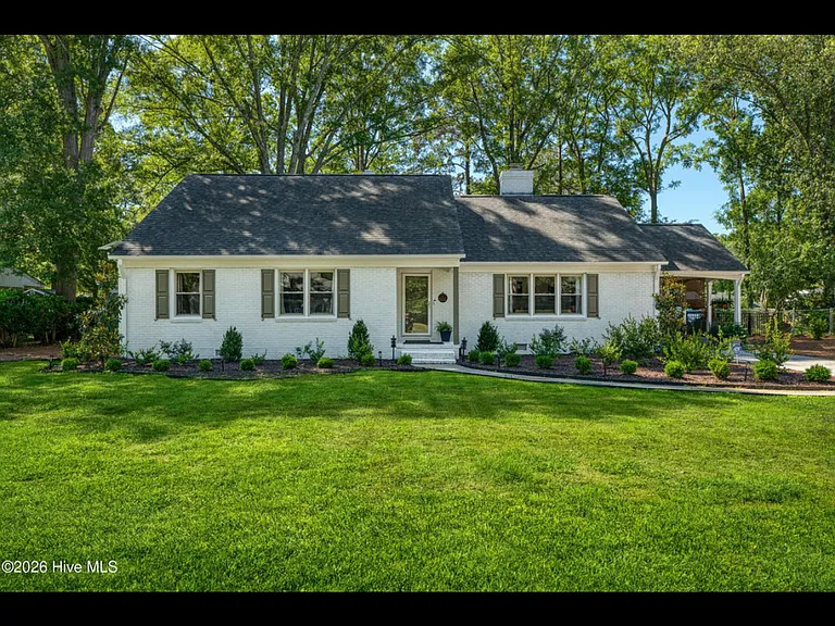611 Clark Dr — Photo 1
