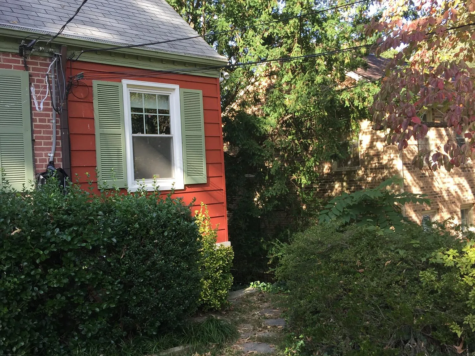 810 Jackson Ave — Photo 2