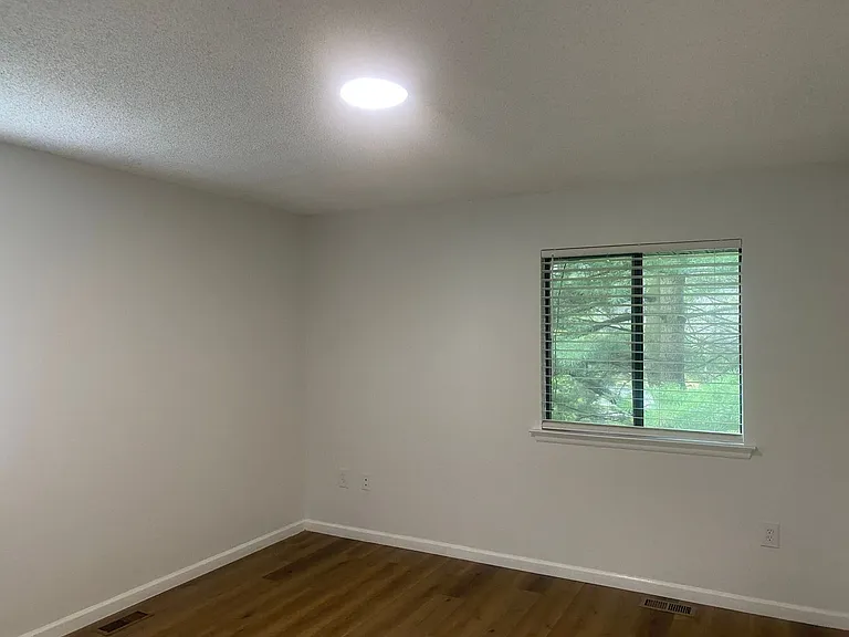 138 Hampshire Dr — Photo 18