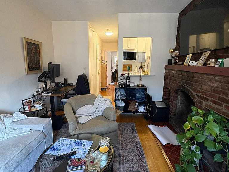 343 W 14th St #5FE — Photo 2