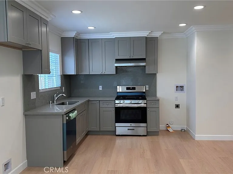 3827 Esmeralda Ave — Photo 2