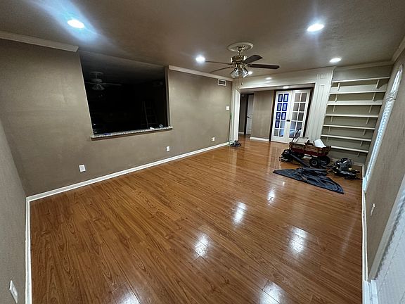 2nd image of 3529 Elm Dr