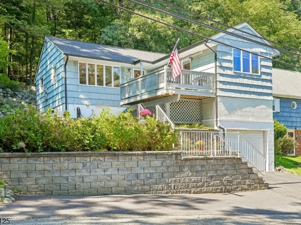 122 Skyline Lake Dr, Ringwood Boro, NJ 07456