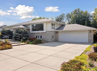 760 Upper Colonial Dr, Saint Paul, MN 55118