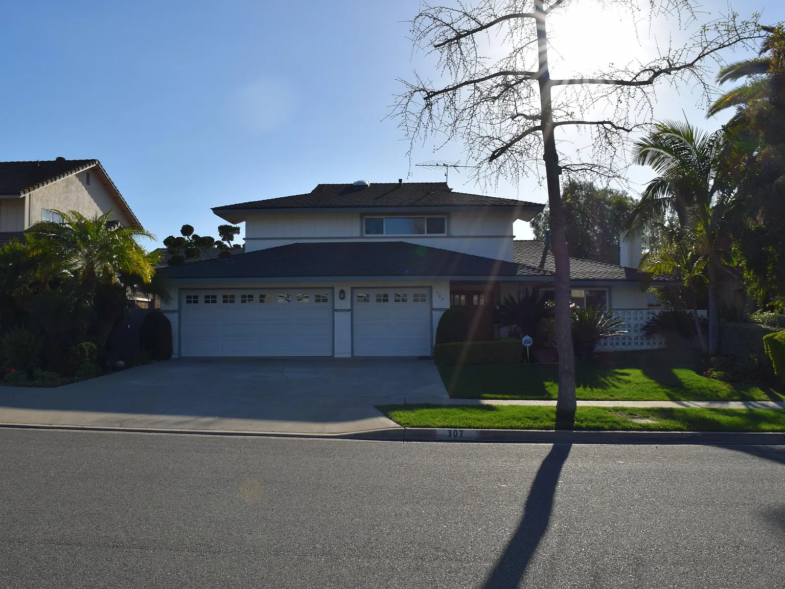 5 bed, 3.5 bath, 2401 sqft, $5,000 — Photo 1