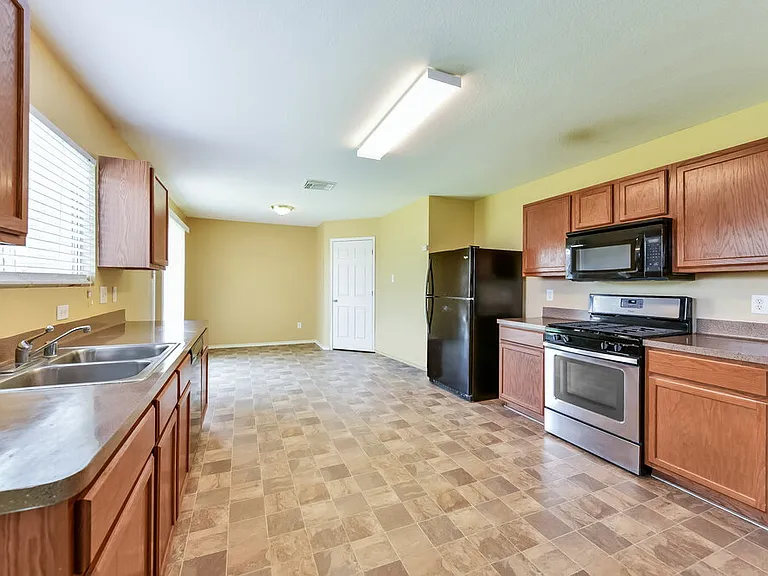 7906 Ashland Springs Ln — Photo 7