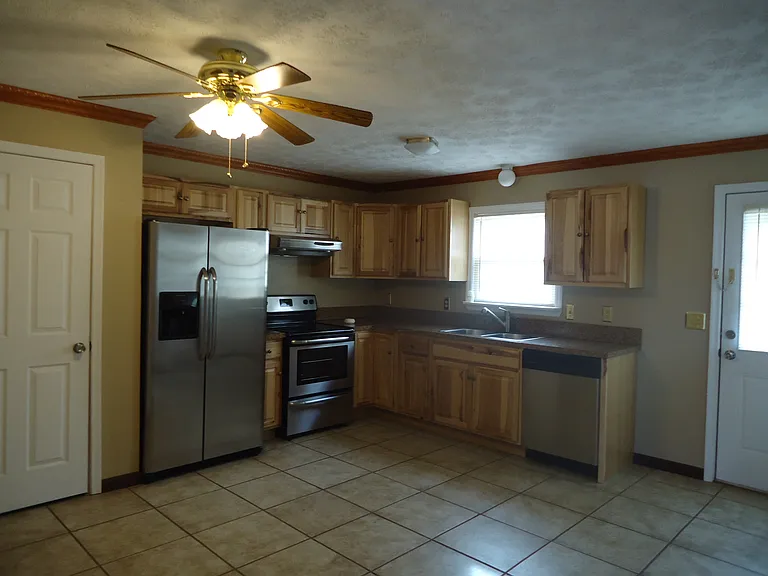 206 Nottoway Dr — Photo 2