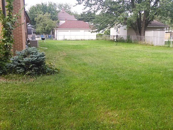 BIG fenced in yard with additional lot!