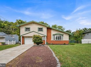 611 Pasadena Dr, Magnolia, NJ 08049