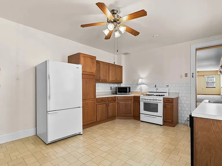 820 S Conkling St — Photo 5