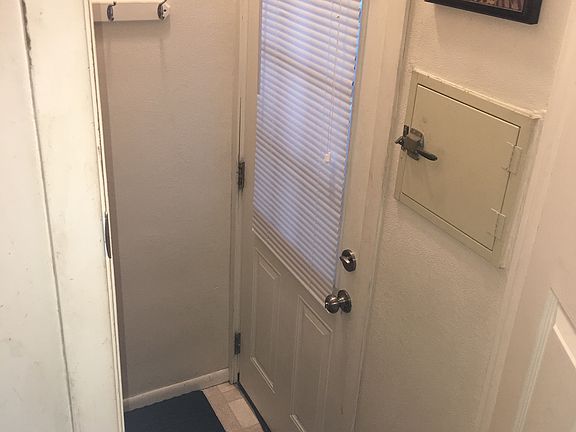 4th image of 15034 Florence Dr