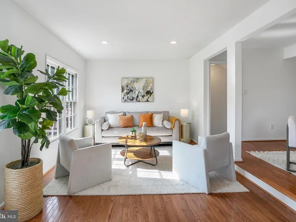 5519 Cabat Lake Ct, Fairfax, VA 22032