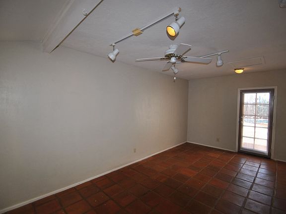 5th image of 1137 E Marigold Ln
