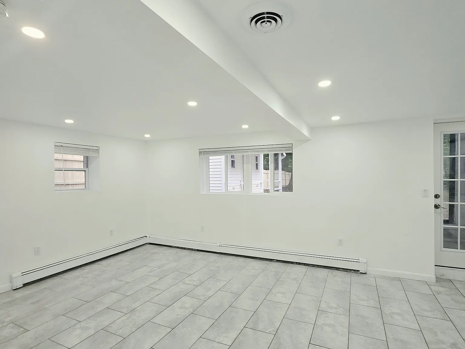 3 bed, 1000 sqft, $2,900 — Photo 4