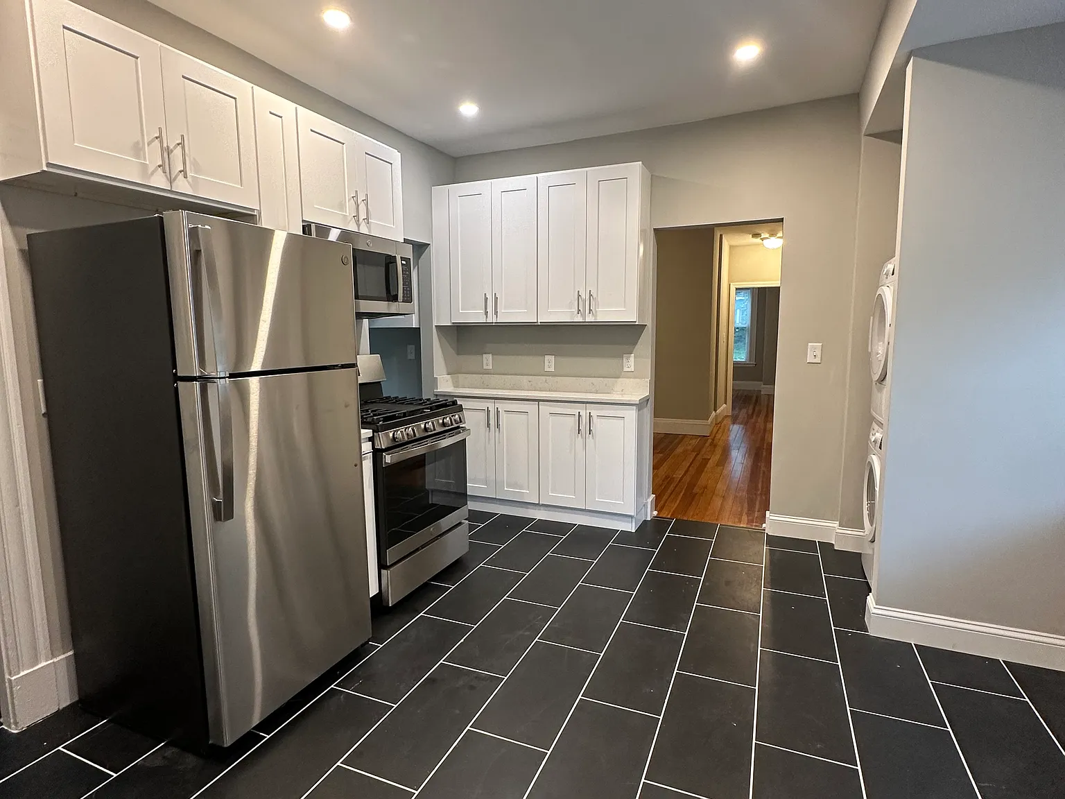 2 bed, 1000 sqft, $3,095 — Photo 3