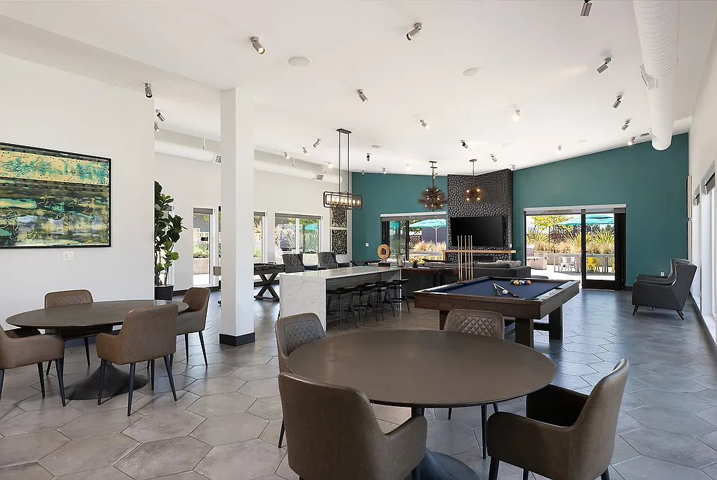 Mylo Santa Clara — Photo 2
