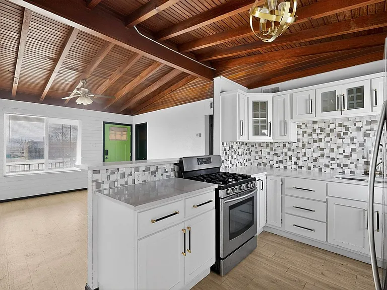6203 Trowbridge Dr — Photo 11