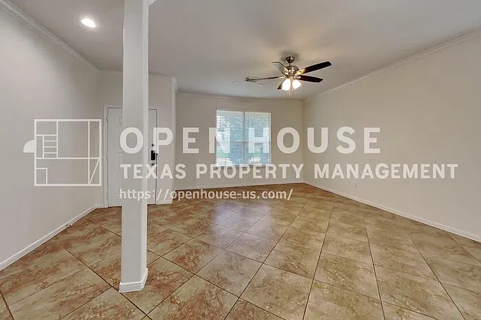 5 bed, 2.5 bath, 2667 sqft, $2,400 — Photo 3