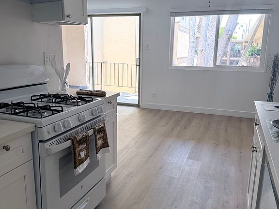5th image of 8512 Balboa Blvd #11