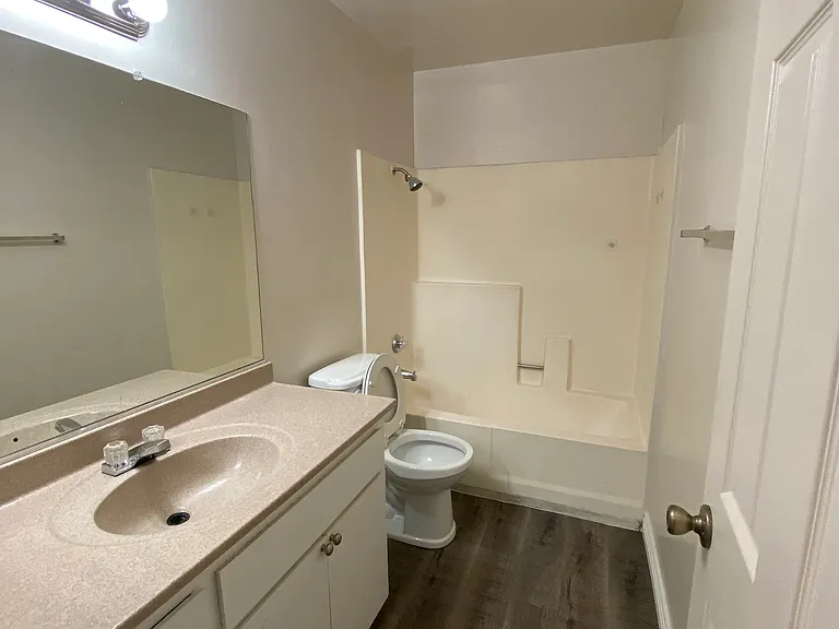 Segovia Apartments — Photo 15