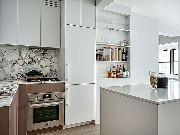 4th image of 60 E 9th St APT 310