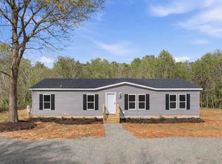 405 Howe Ln, Wellford, SC 29385
