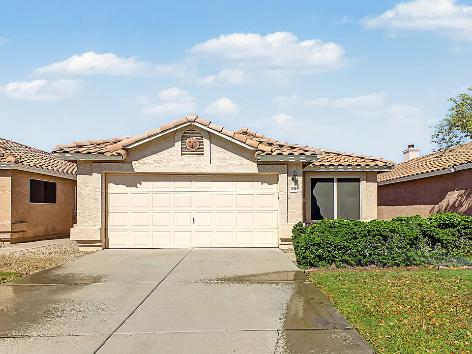 7946 W Laurel Ln