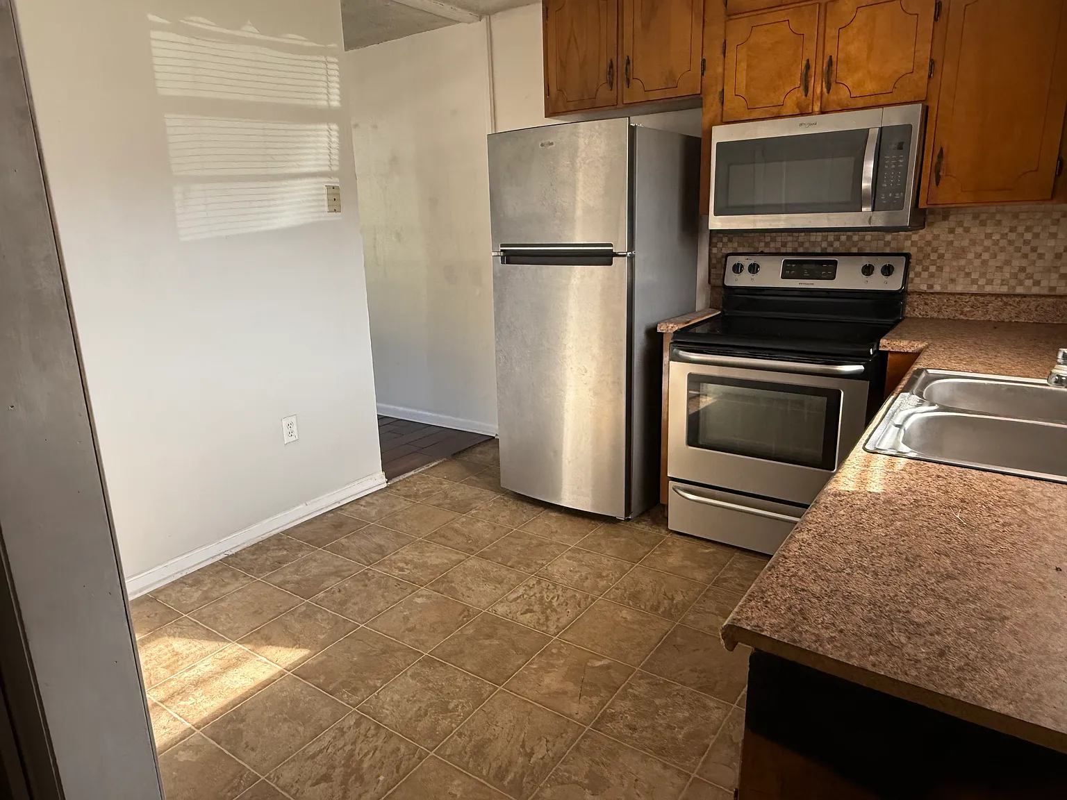2 bed, 825 sqft, $850 — Photo 2