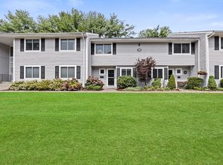 18 Beals Cove Rd APT E, Hingham, MA 02043