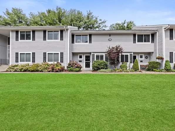 18 Beals Cove Rd APT E, Hingham, MA 02043