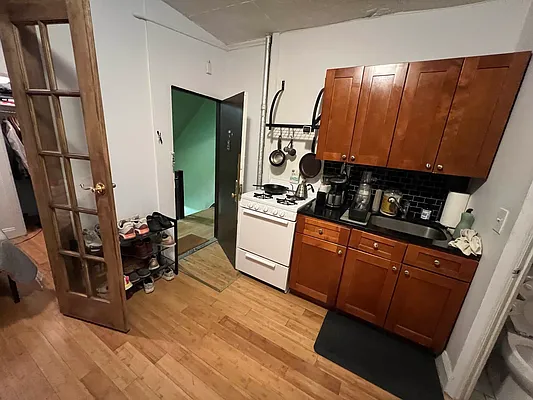 Rented by Delmark Realty LLC | media 37