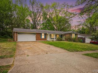 4340 Tanglebrook Dr, Florissant, MO 63033