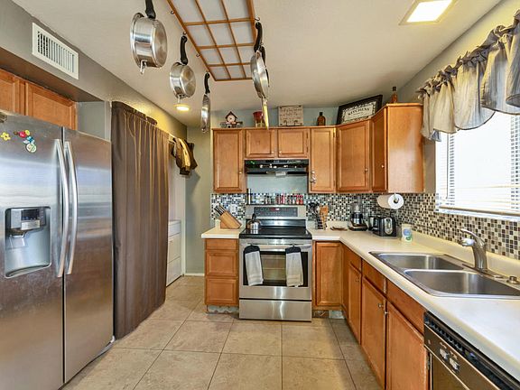 4th image of 4136 E Camino St