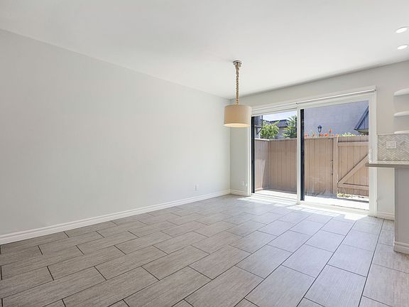 5th image of 806 S Sierra Ave