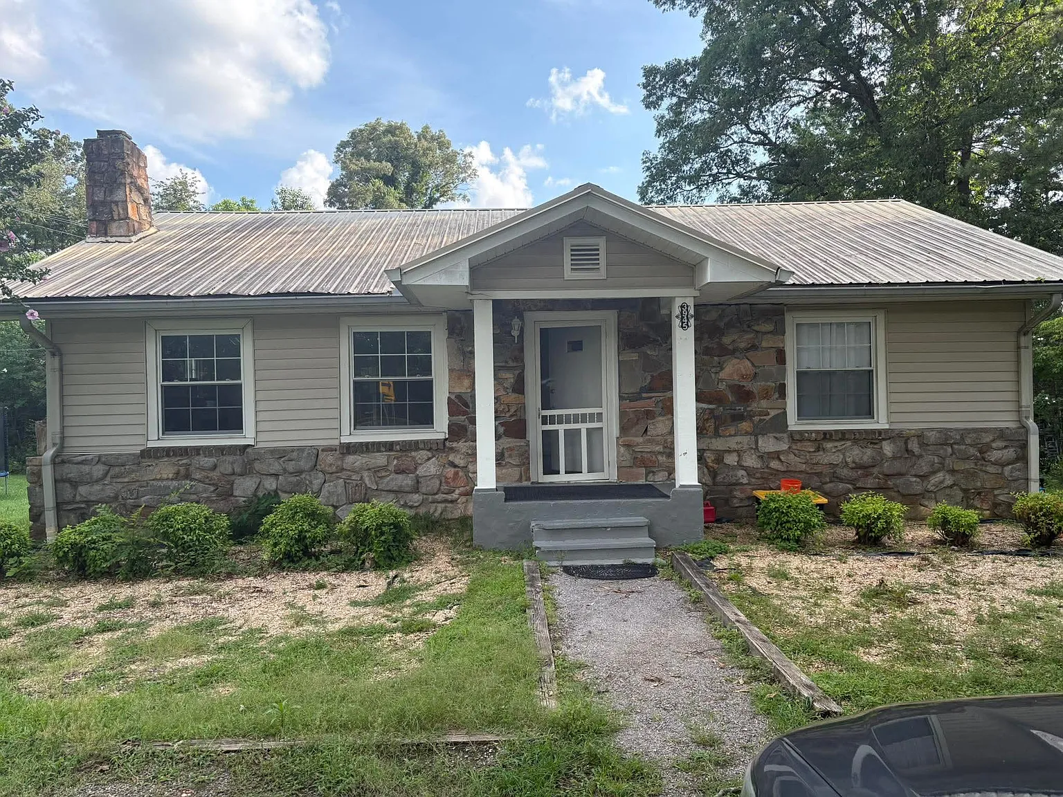 3 bed, 1200 sqft, $1,800 — Photo 1
