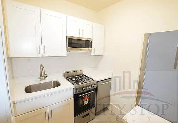 3rd image of 42 W 69th St APT 2
