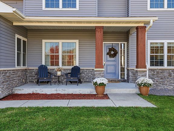 2nd image of 956 Farmers Ridge Trl