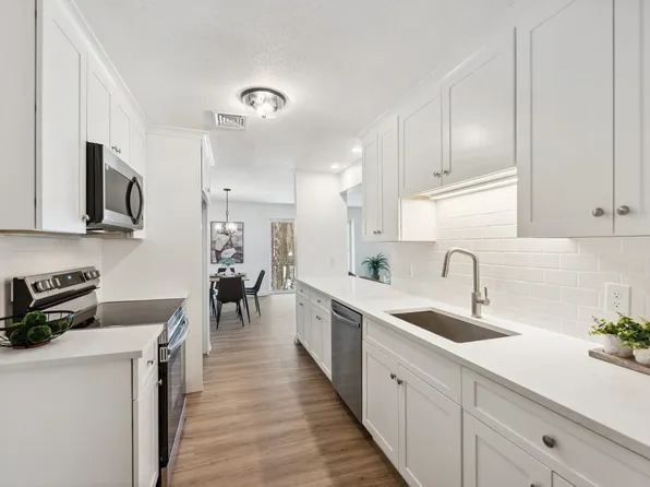 181 Littleton Rd Unit 232, Chelmsford, MA 01824